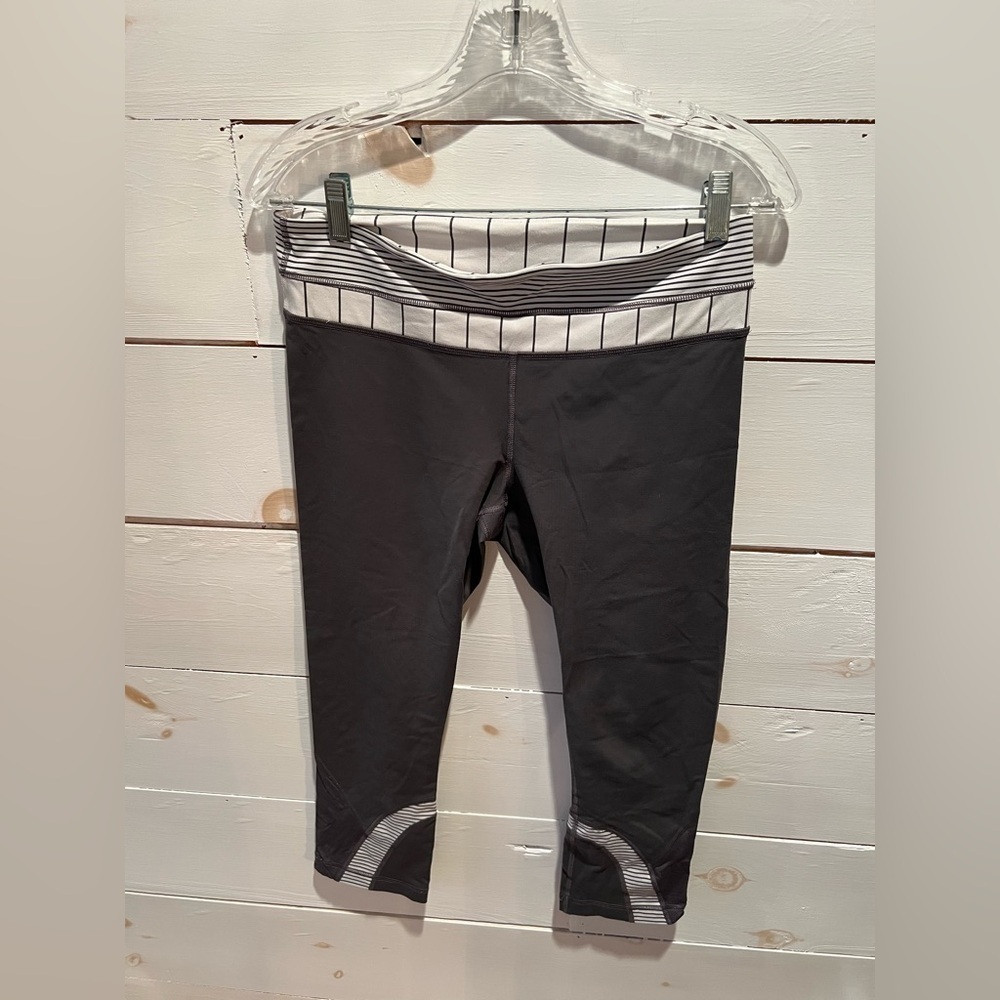Lululemon Run: Inspire Crop Il Size 6 Grey, Striped Waistband no size tag, GUC